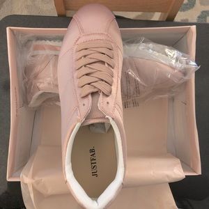 💖 NIB JustFab CUTE  blush pink satin sneakers, size 11!